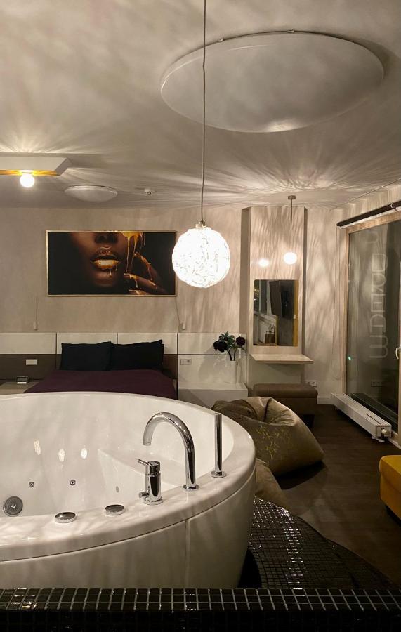 Sky Flat Jacuzzi 27 Floor Apartment Klaipeda Luaran gambar