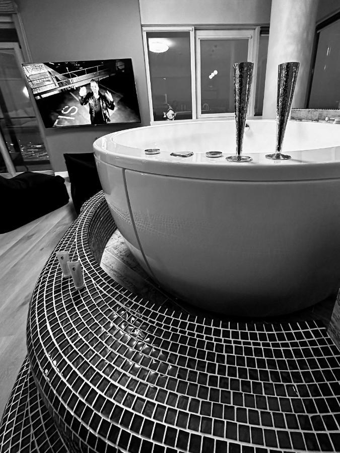 Sky Flat Jacuzzi 27 Floor Apartment Klaipeda Luaran gambar